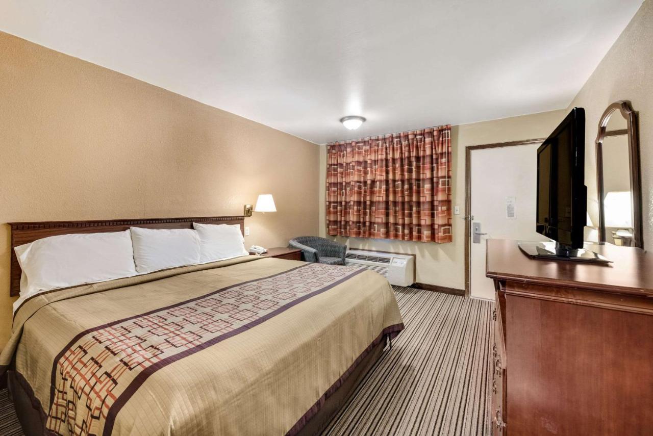 Rodeway Inn Колумбус Екстер'єр фото