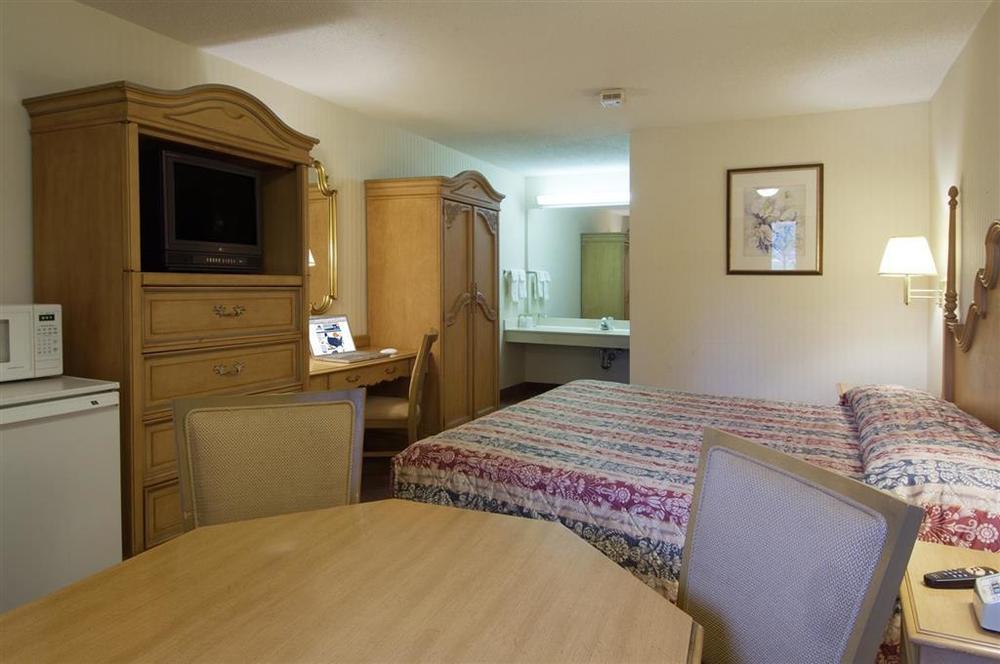Rodeway Inn Колумбус Номер фото